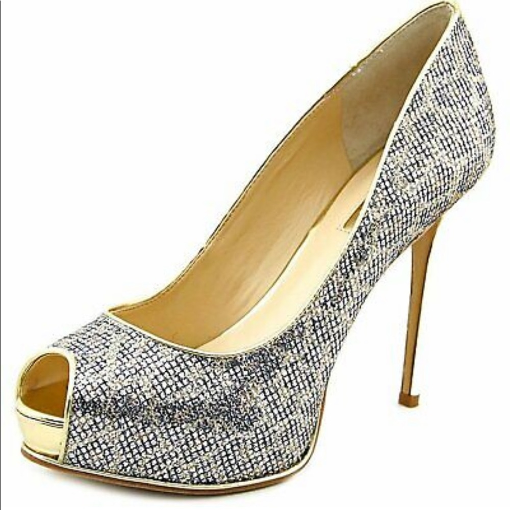 🚫 SOLD🚫 Guess Honora Peep-Toe Platform Pumps